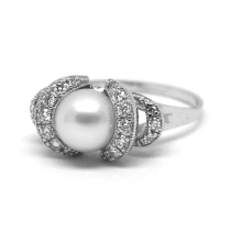 Prsten s diamanty a perlou 27877